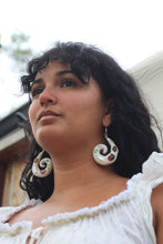 Load image into Gallery viewer, Upward Spiral Earrings