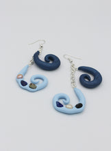 Load image into Gallery viewer, Upward Spiral earrings