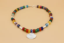 Load image into Gallery viewer, Rainbow Clam Necklace