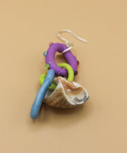 Load image into Gallery viewer, Single Shell Earring