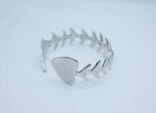 Load image into Gallery viewer, Fish Bone Cuff