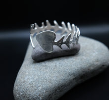 Load image into Gallery viewer, Fish Bone Cuff