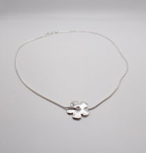 Load image into Gallery viewer, daisy chain necklace