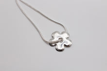 Load image into Gallery viewer, daisy chain necklace