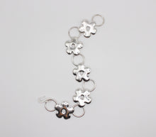 Load image into Gallery viewer, daisy chain bracelet