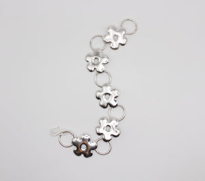 daisy chain bracelet