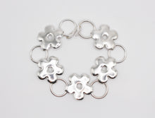 Load image into Gallery viewer, daisy chain bracelet