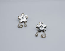 Load image into Gallery viewer, Bloom Earrings