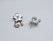 Load image into Gallery viewer, Bloom Earrings