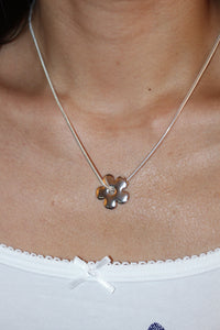 daisy chain necklace