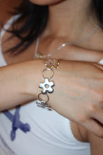 Load image into Gallery viewer, daisy chain bracelet