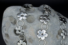 Load image into Gallery viewer, daisy chain bracelet