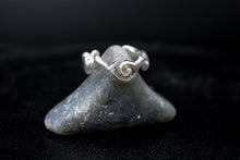 Load image into Gallery viewer, upward spiral ring